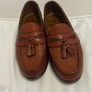 Allen Edmonds Handcrafted Tassel Loafers size 8 1/2. Great Condition Brown